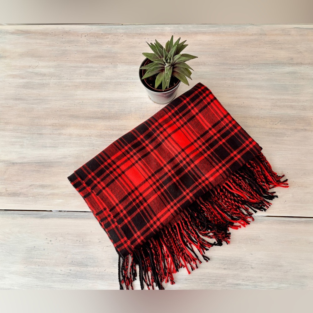 NWOT Red & Black Plaid Oversized Soft Fringe Wrap.